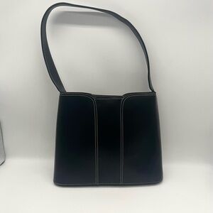 Kenneth Cole Reaction Hand/Shoulder Bag Purse- Black
